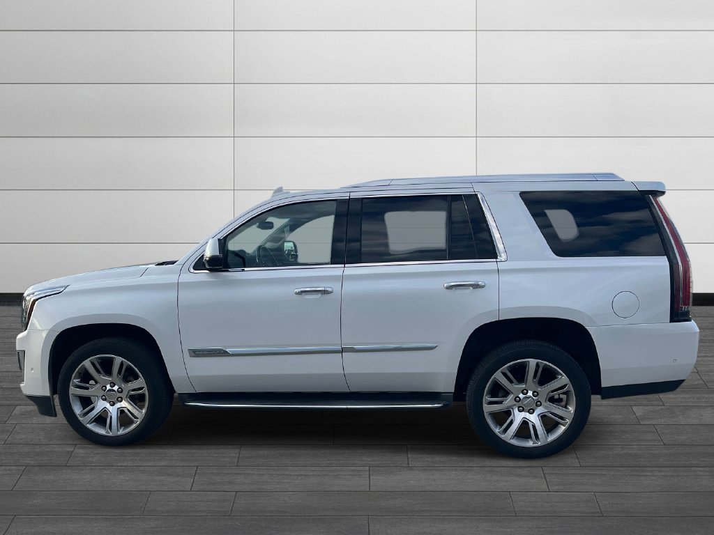Used 2017 Cadillac Escalade Luxury AWD/4WD image 2