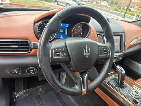 Used 2020 Maserati Levante S GranLusso image 27