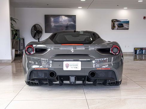 Used 2018 Ferrari 488 GTB Base image 15