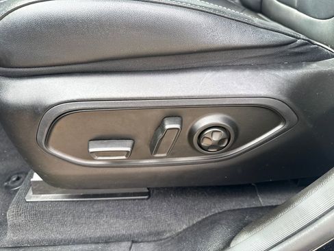 Used 2023 Jeep Grand Cherokee Limited image 10