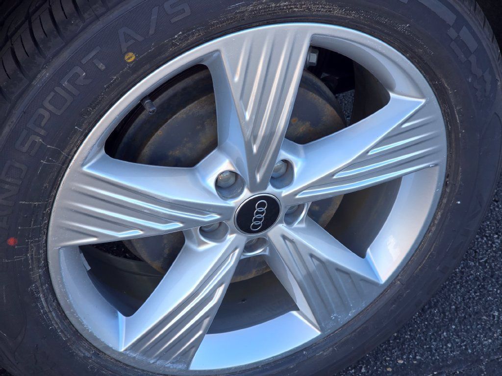 Used 2024 Audi Q4 e-tron Premium Plus AWD/4WD image 40