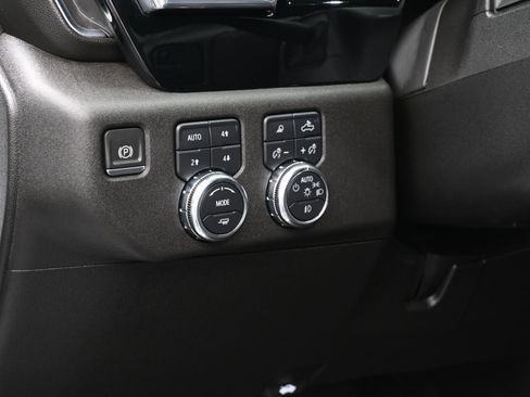 Used 2024 GMC Sierra 3500 SLT w/ SLT Convenience Package image 22