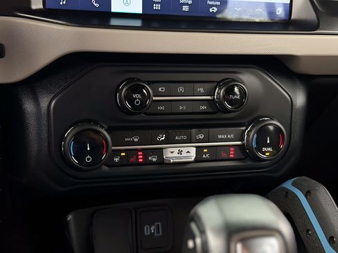 Used 2022 Ford Bronco Wildtrak AWD/4WD image 14