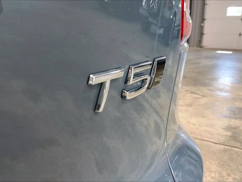 Used 2020 Volvo XC40 T5 Momentum w/ Protection Package AWD/4WD image 24