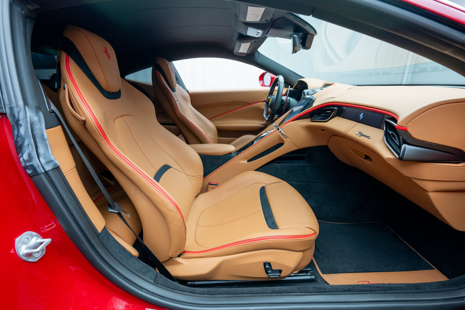 Used 2022 Ferrari Roma RWD image 14