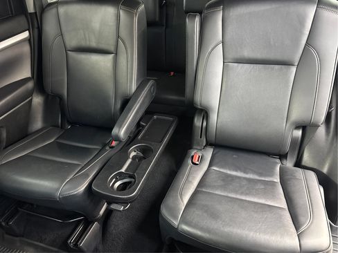Used 2019 Toyota Highlander XLE AWD/4WD image 47