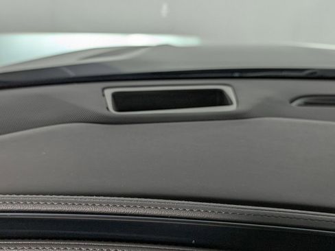 Used 2022 Cadillac Escalade Premium Luxury image 16