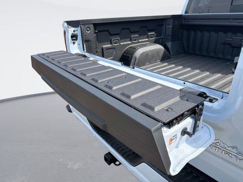 New 2026 Chevrolet Silverado 1500 High Country AWD/4WD image 13