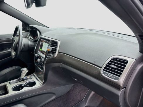 Used 2018 Jeep Grand Cherokee Altitude RWD image 34