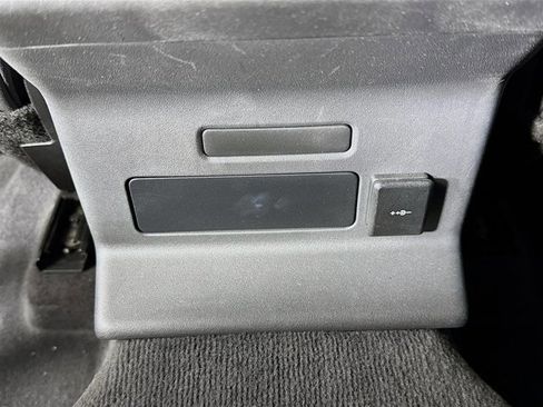 Certified 2023 Land Rover Range Rover Velar R-Dynamic S image 28