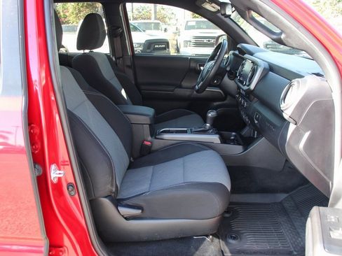 Used 2022 Toyota Tacoma TRD Sport image 35