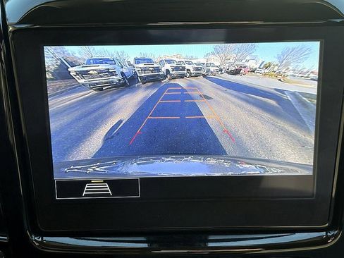 Used 2020 Chevrolet Traverse LT image 24