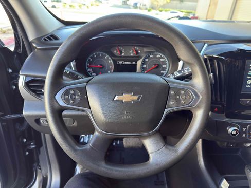 Used 2018 Chevrolet Traverse LS image 31