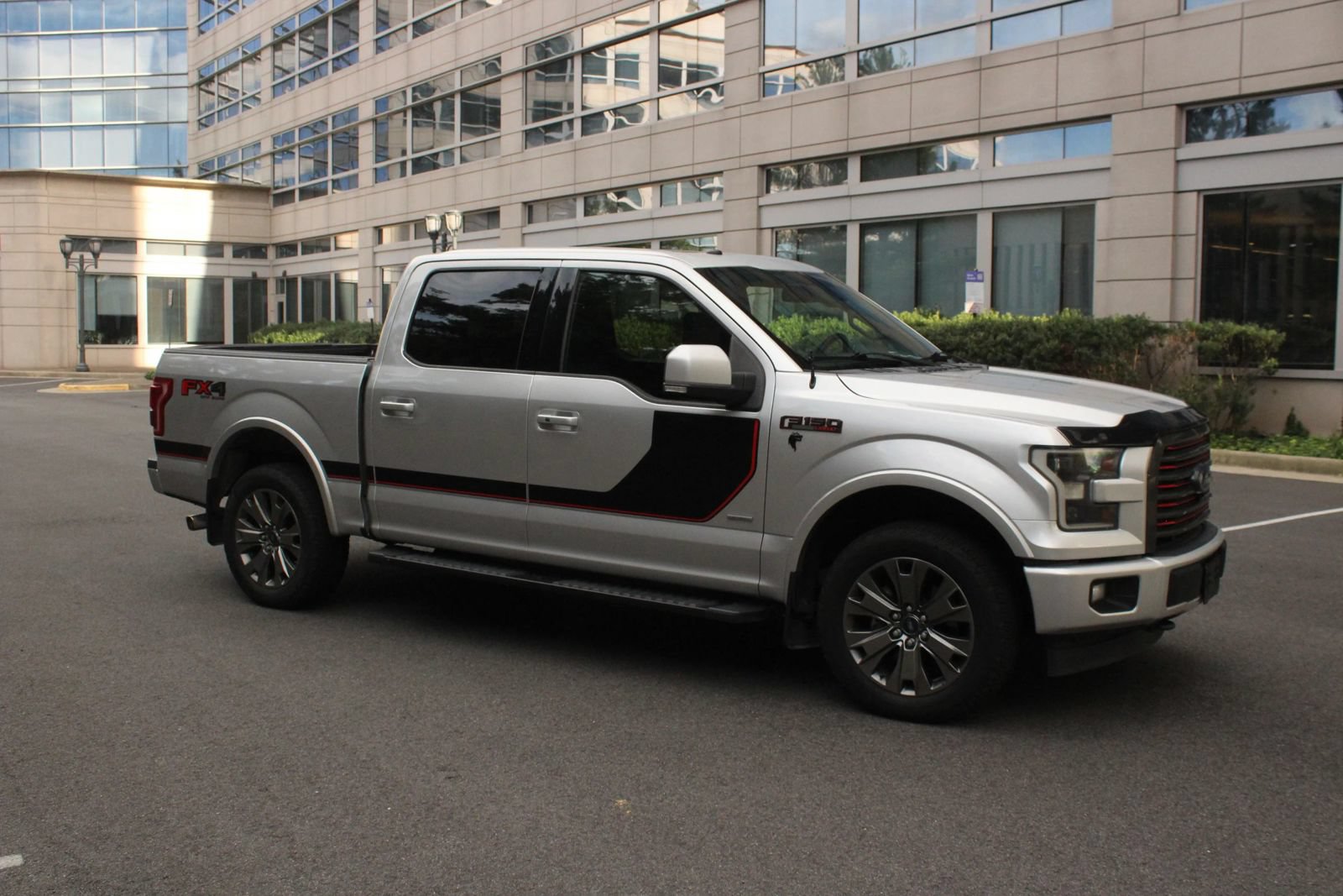 Used 2017 Ford F150 Lariat w/ Equipment Group 502A Luxury AWD/4WD image 2