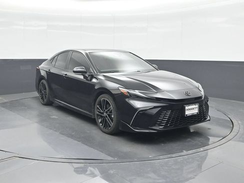 Used 2025 Toyota Camry XSE w/ Premium Package FWD image 8