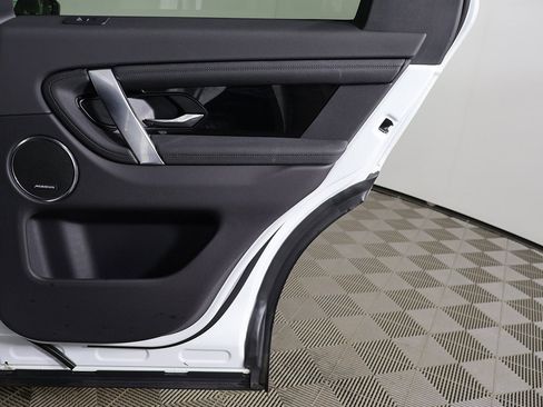 Used 2025 Land Rover Discovery Sport S image 21