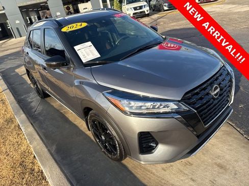 Certified 2024 Nissan Kicks SR image 3