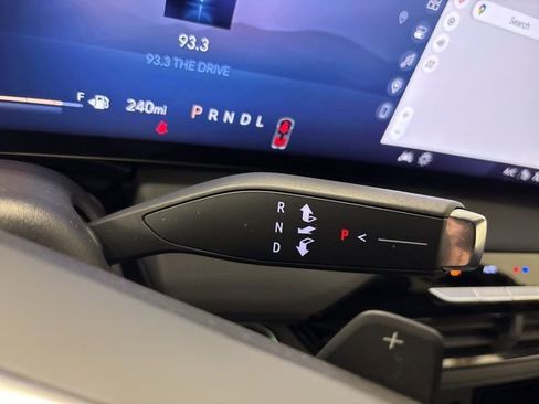 Used 2025 Buick Enclave Sport Touring image 31