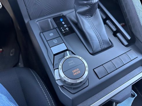 Used 2025 Toyota Tacoma TRD Sport AWD/4WD image 23