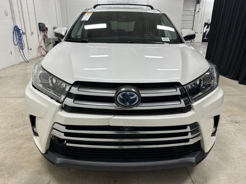 Used 2019 Toyota Highlander Limited Platinum AWD/4WD image 3