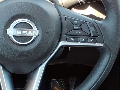 Used 2025 Nissan Altima 2.5 SV FWD image 11