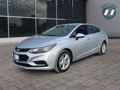 Used 2017 Chevrolet Cruze LT image 1