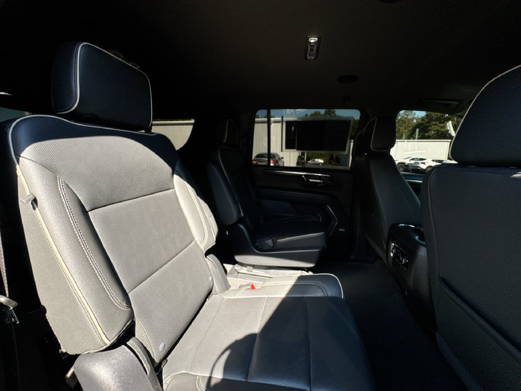 Used 2025 Chevrolet Suburban Premier w/ LPO, Illumination Package RWD image 29