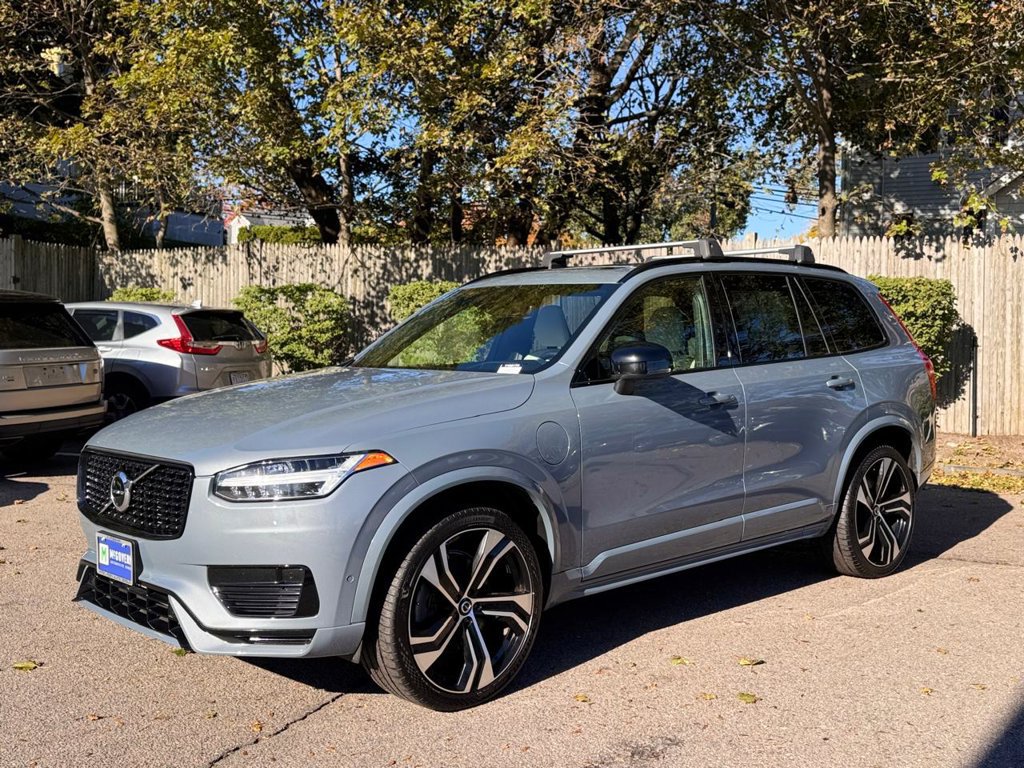 Used 2022 Volvo XC90 T8 R-Design w/ Advanced Package AWD/4WD image 2
