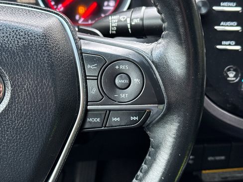 Used 2018 Toyota Camry XSE image 30