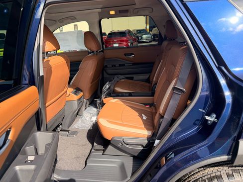 New 2026 Nissan Pathfinder Platinum image 7