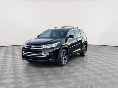 Used 2019 Toyota Highlander LE image 4
