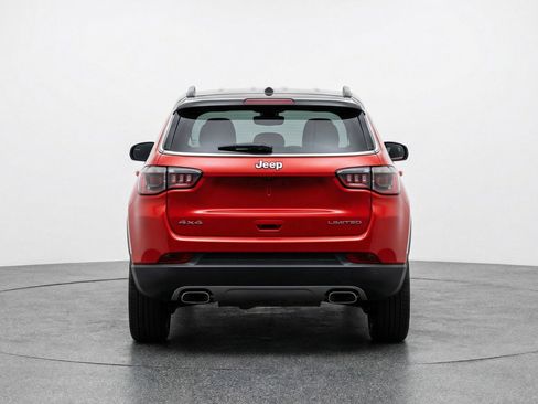 Used 2025 Jeep Compass Limited image 7