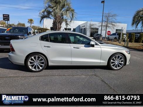 Used 2020 Volvo S60 T5 Momentum w/ Protection Package image 2