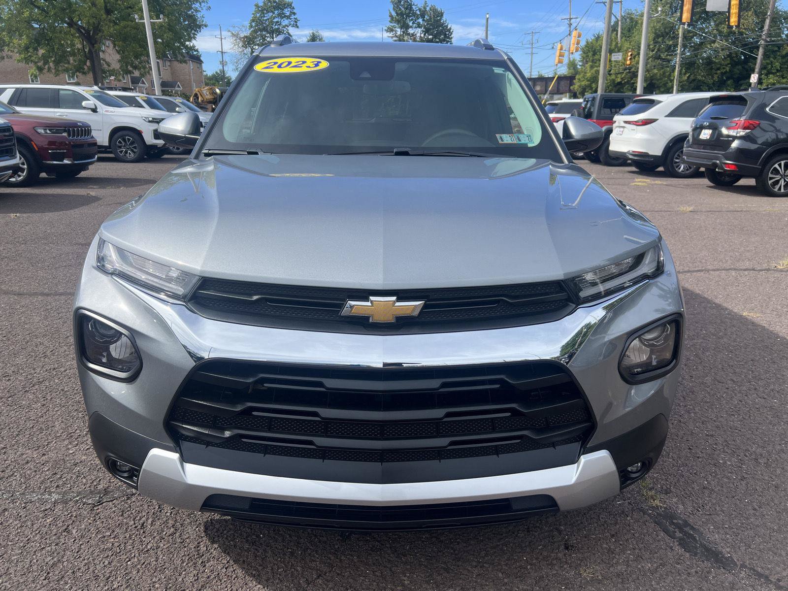 Used 2023 Chevrolet TrailBlazer LT FWD image 2
