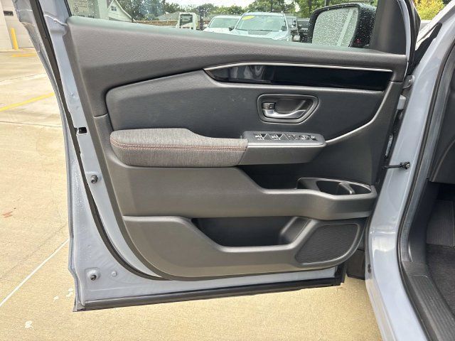 Used 2025 Honda Pilot Sport image 19