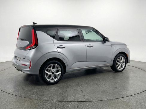 Used 2025 Kia Soul LX w/ LX Technology Package image 9