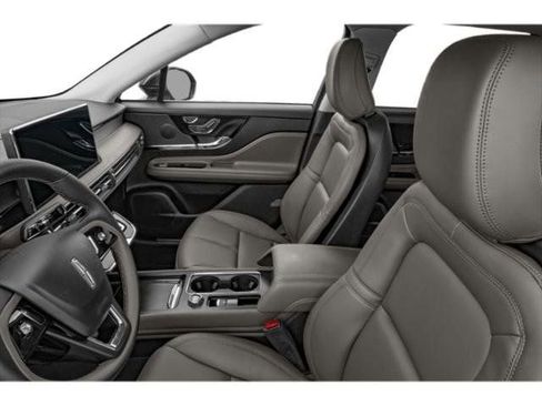 Used 2025 Lincoln Corsair AWD w/ Equipment Group 101A image 8