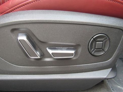 Used 2023 Audi e-tron S Premium Plus w/ Black Optic Package image 22