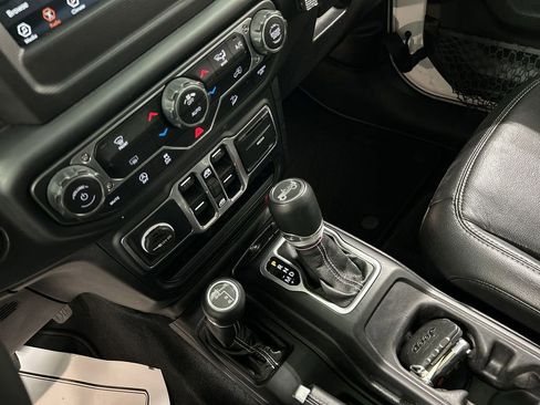 Used 2018 Jeep Wrangler Unlimited Sahara w/ Dual Top Group image 17