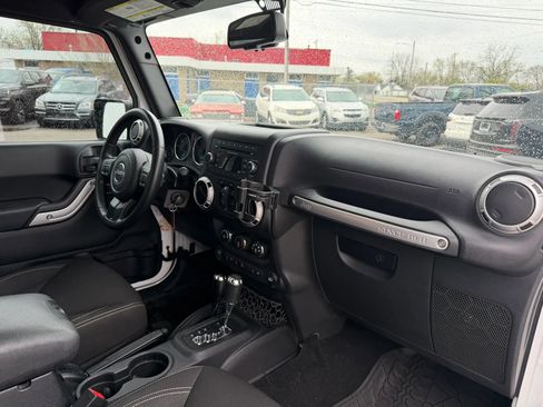 Used 2015 Jeep Wrangler Unlimited Sahara w/ Connectivity Group image 13