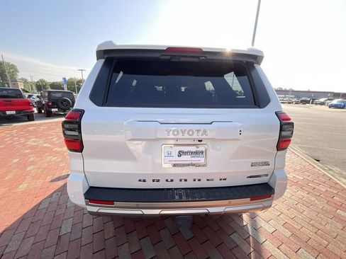 Used 2025 Toyota 4Runner Limited AWD/4WD image 32