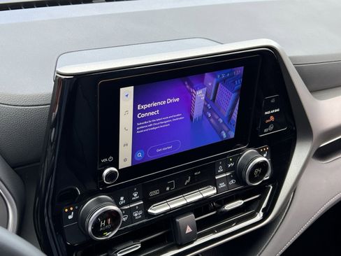 Used 2024 Toyota Highlander XLE image 18