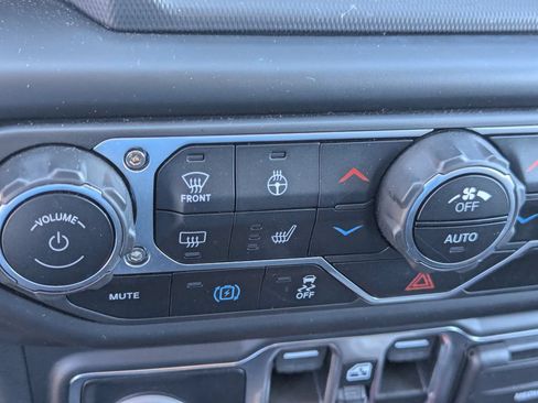 Used 2023 Jeep Wrangler Unlimited Rubicon 4xe w/ Cold Weather Group AWD/4WD image 19