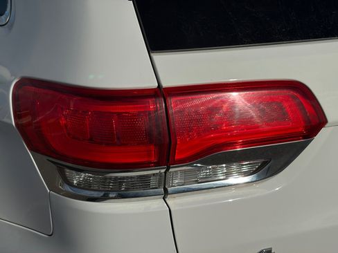 Used 2019 Jeep Grand Cherokee Limited AWD/4WD image 21