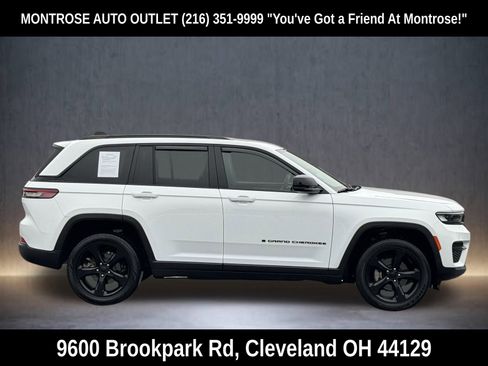 Used 2023 Jeep Grand Cherokee Altitude image 3
