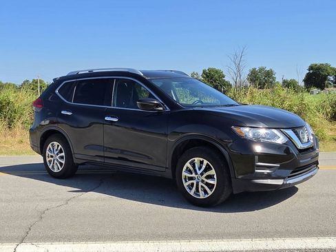 Used 2017 Nissan Rogue SV AWD/4WD image 1