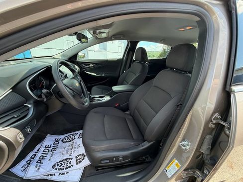 Used 2025 Chevrolet Malibu LT FWD image 9