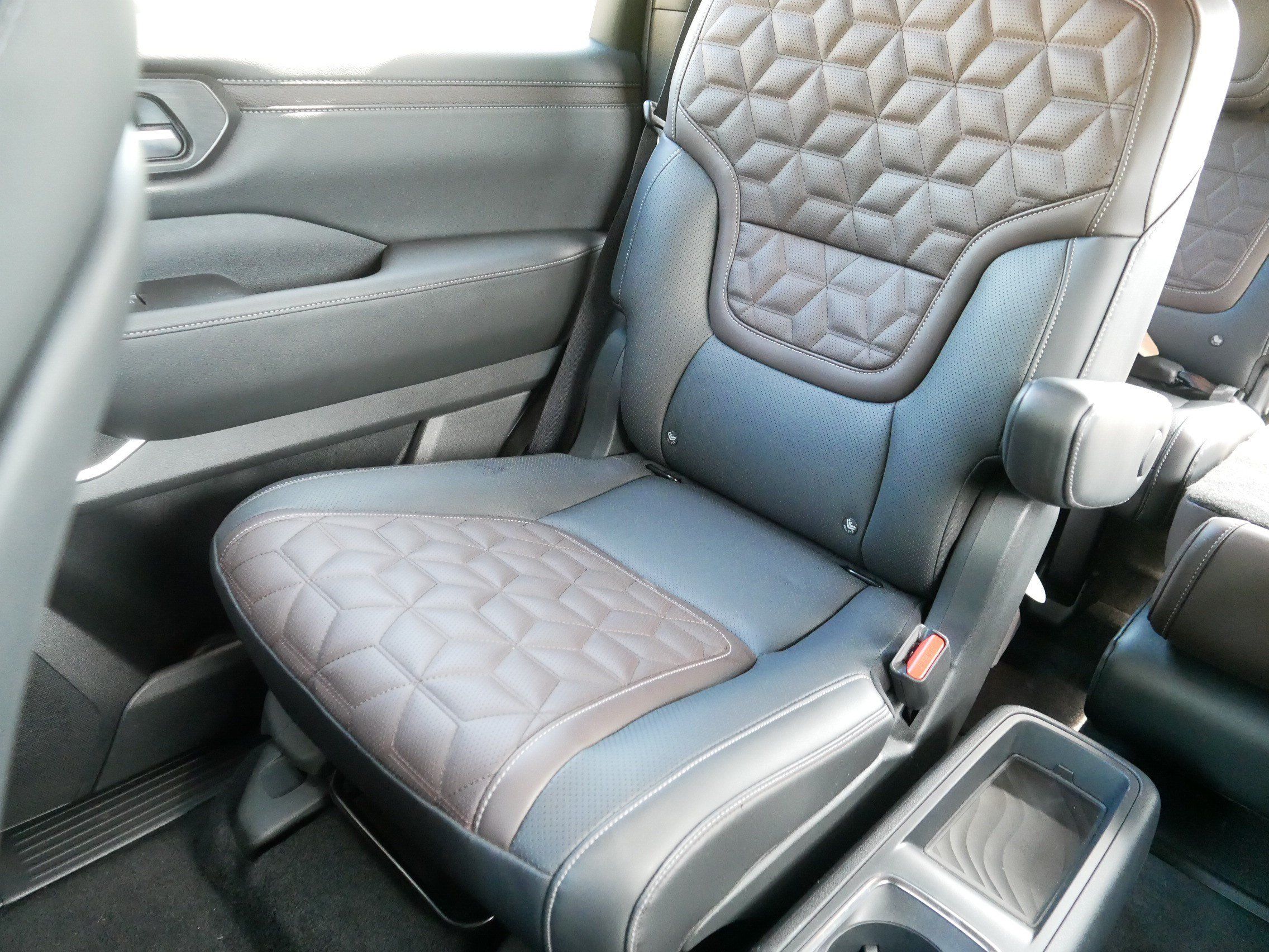 Certified 2025 Nissan Armada Platinum w/ Convenience Package AWD/4WD image 12