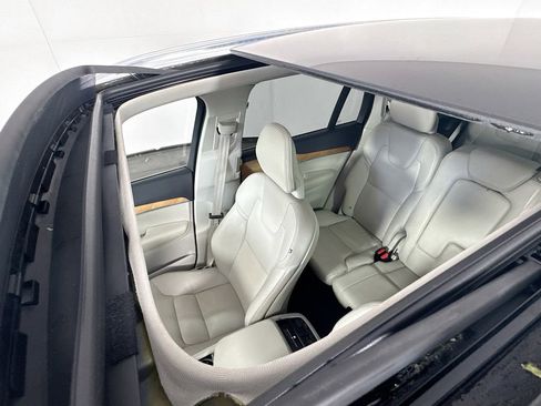 Used 2021 Volvo XC90 T6 Momentum image 24