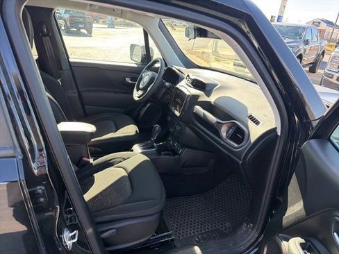Used 2023 Jeep Renegade Latitude image 34